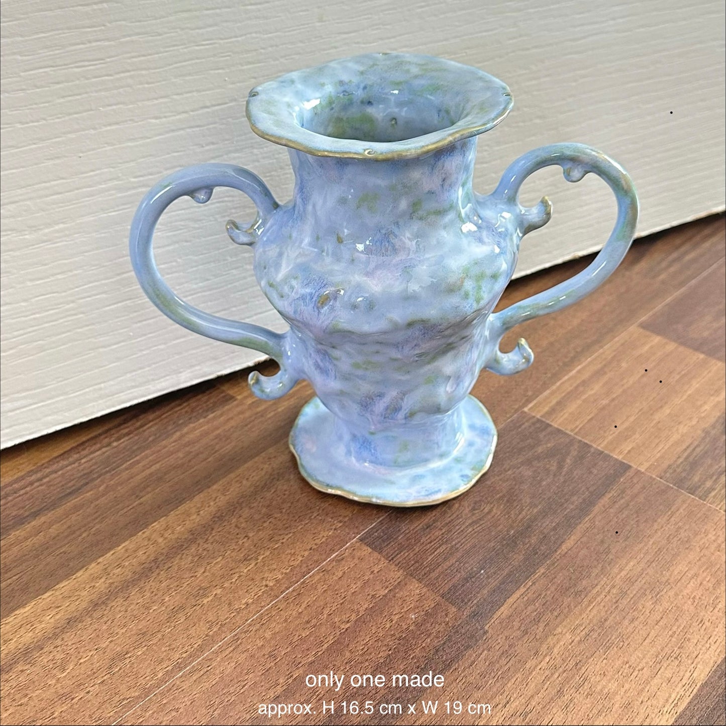 Venus Vase — Azure Veil